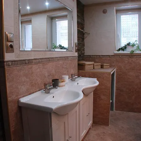 Apartments Vysoke Tatry شقة